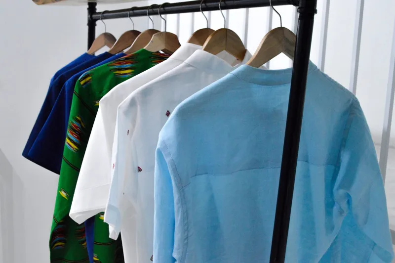 Qué hacer con la ropa no reclamada en tu taller de arreglos